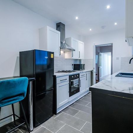 3 Bedroom House Manchester Hosted By Mcr Dens Exterior photo