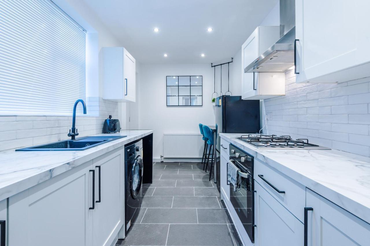 3 Bedroom House Manchester Hosted By Mcr Dens Exterior photo
