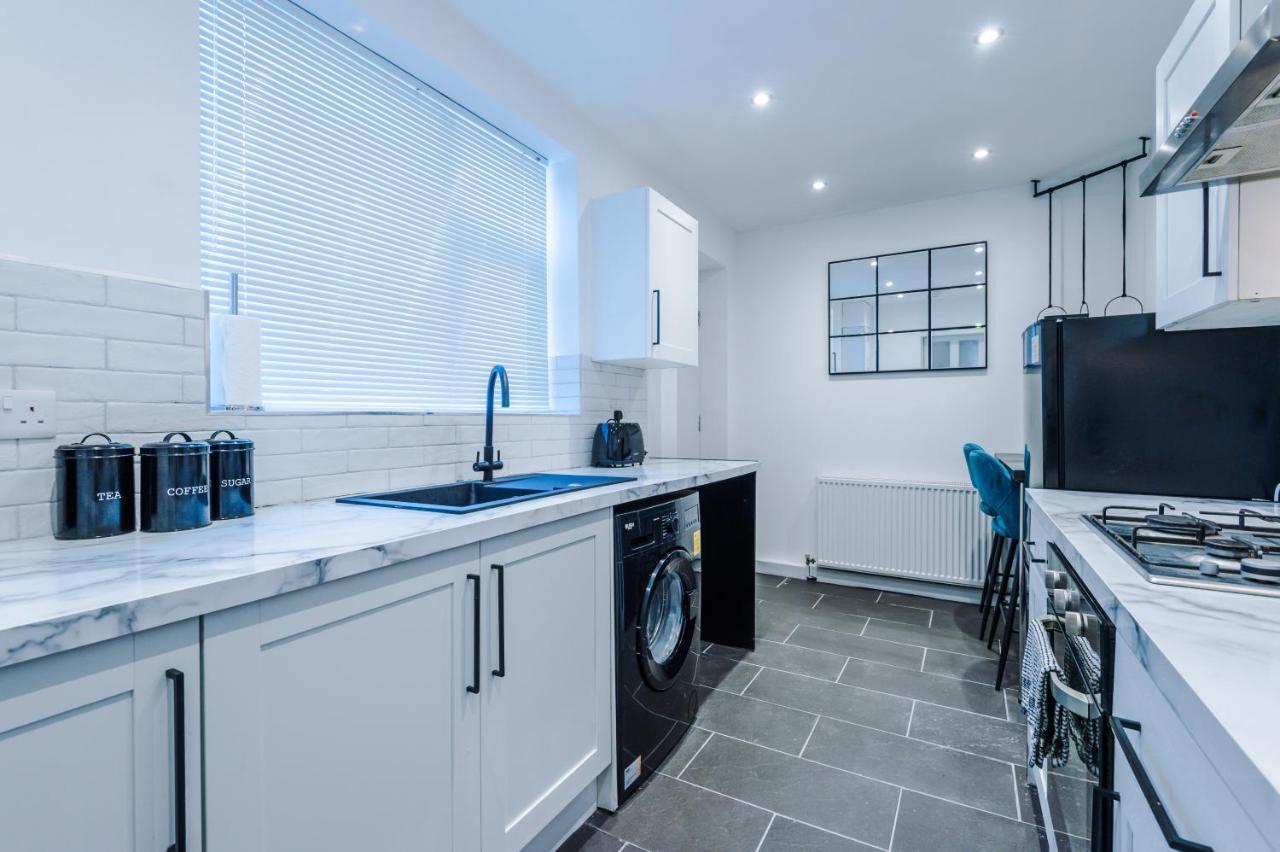 3 Bedroom House Manchester Hosted By Mcr Dens Exterior photo