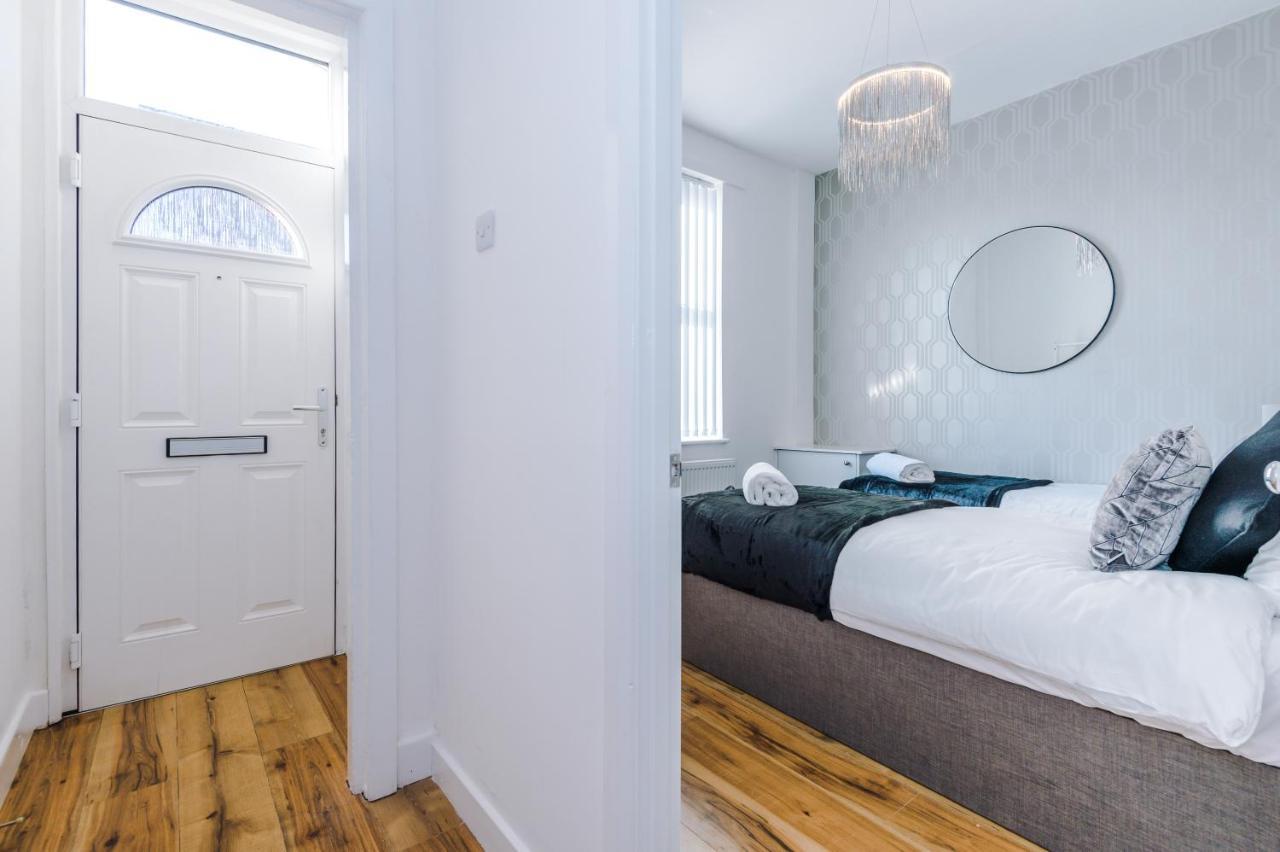 3 Bedroom House Manchester Hosted By Mcr Dens Exterior photo